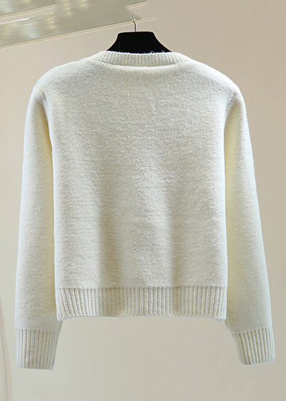 Effortlessly Elegant Sweater with a Timeless Design