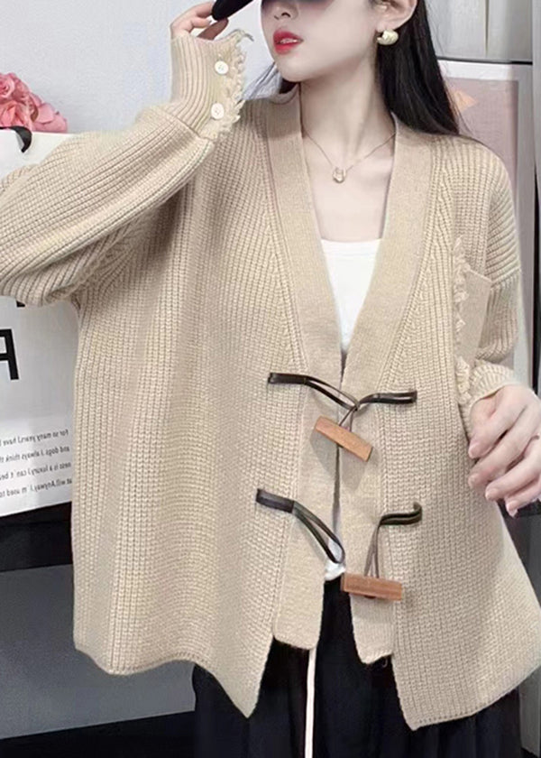 Well Tailored Cardigan with a Graceful Silhouette