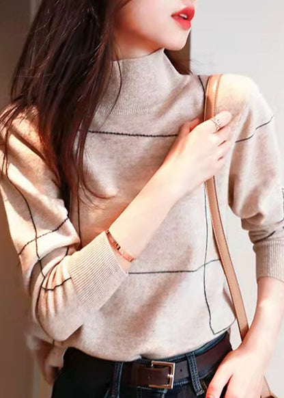Well Tailored Sweater with a Graceful Silhouette