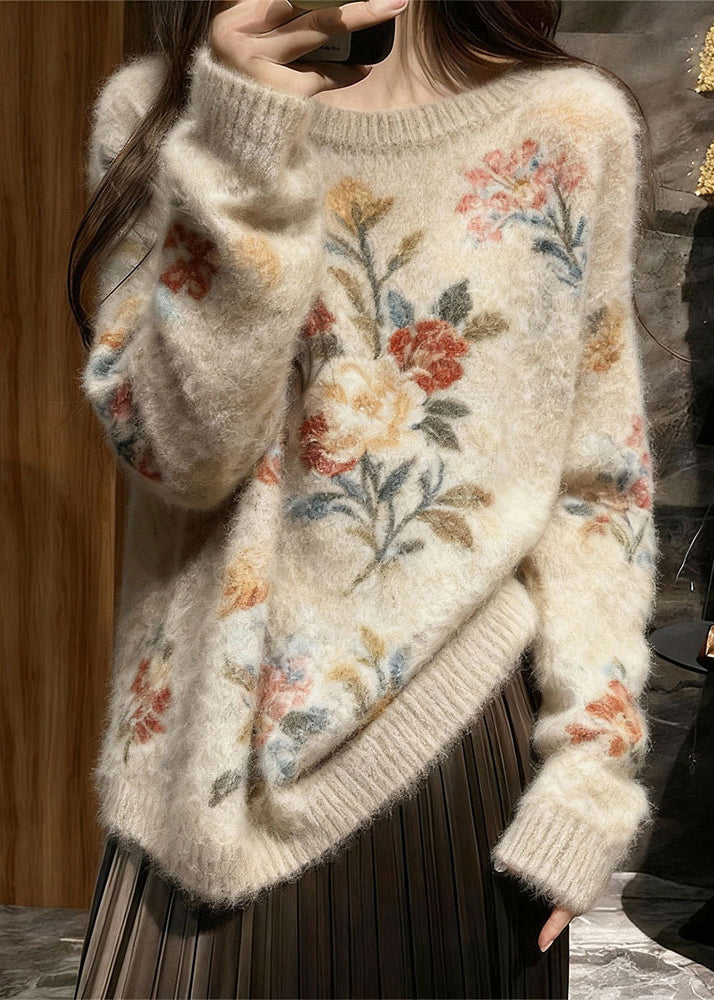 Classic Vintage Pullover with a Flattering Fit