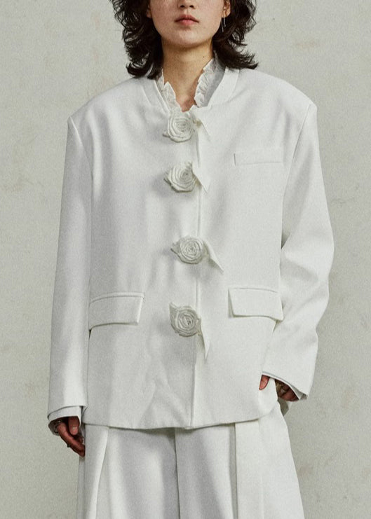Well Tailored Coat with a Graceful Silhouette