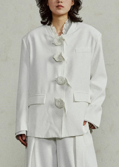 Well Tailored Coat with a Graceful Silhouette