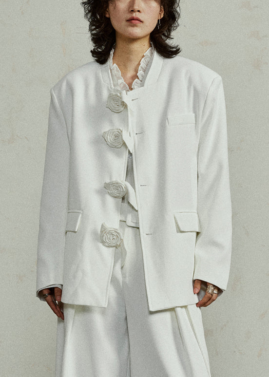 Well Tailored Coat with a Graceful Silhouette