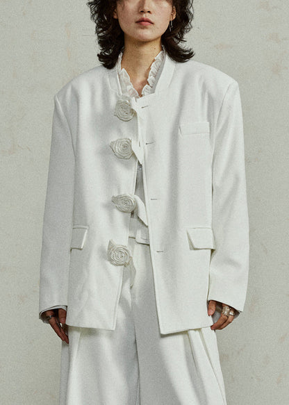Well Tailored Coat with a Graceful Silhouette