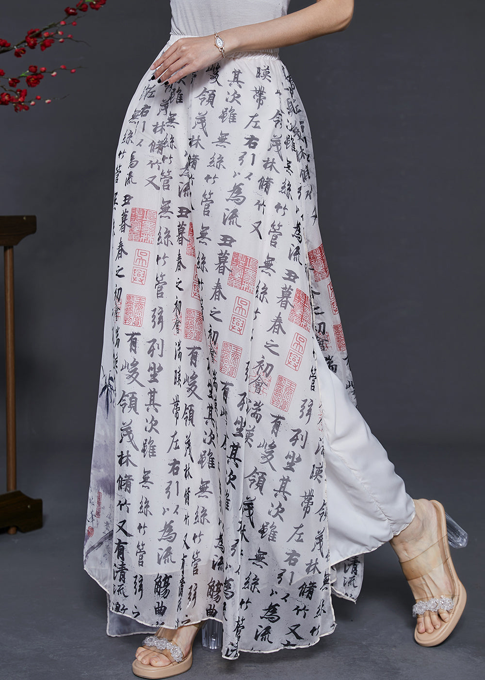 Effortlessly Elegant Pants with a Timeless Design