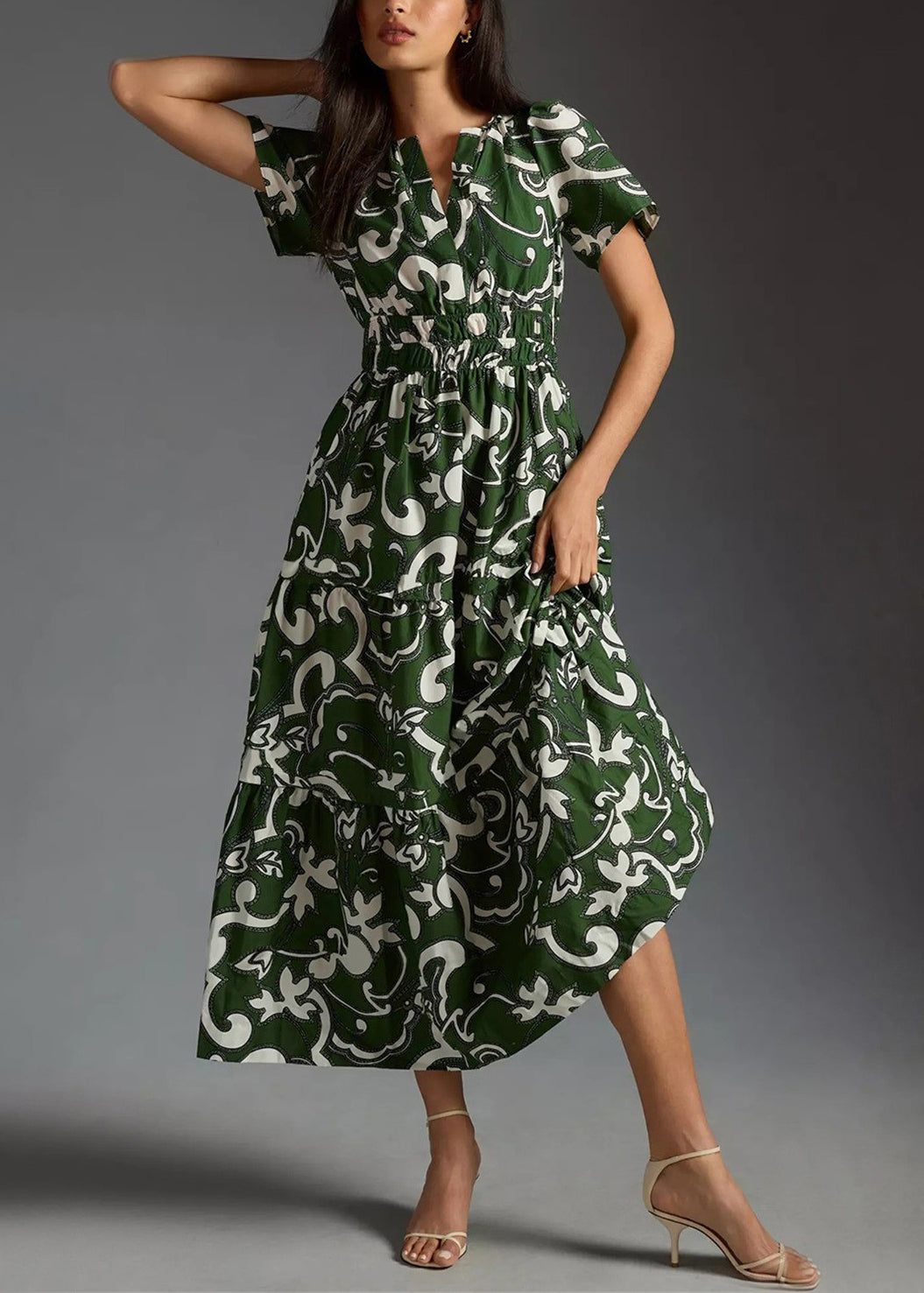 Effortlessly Elegant Dress with a Timeless Design