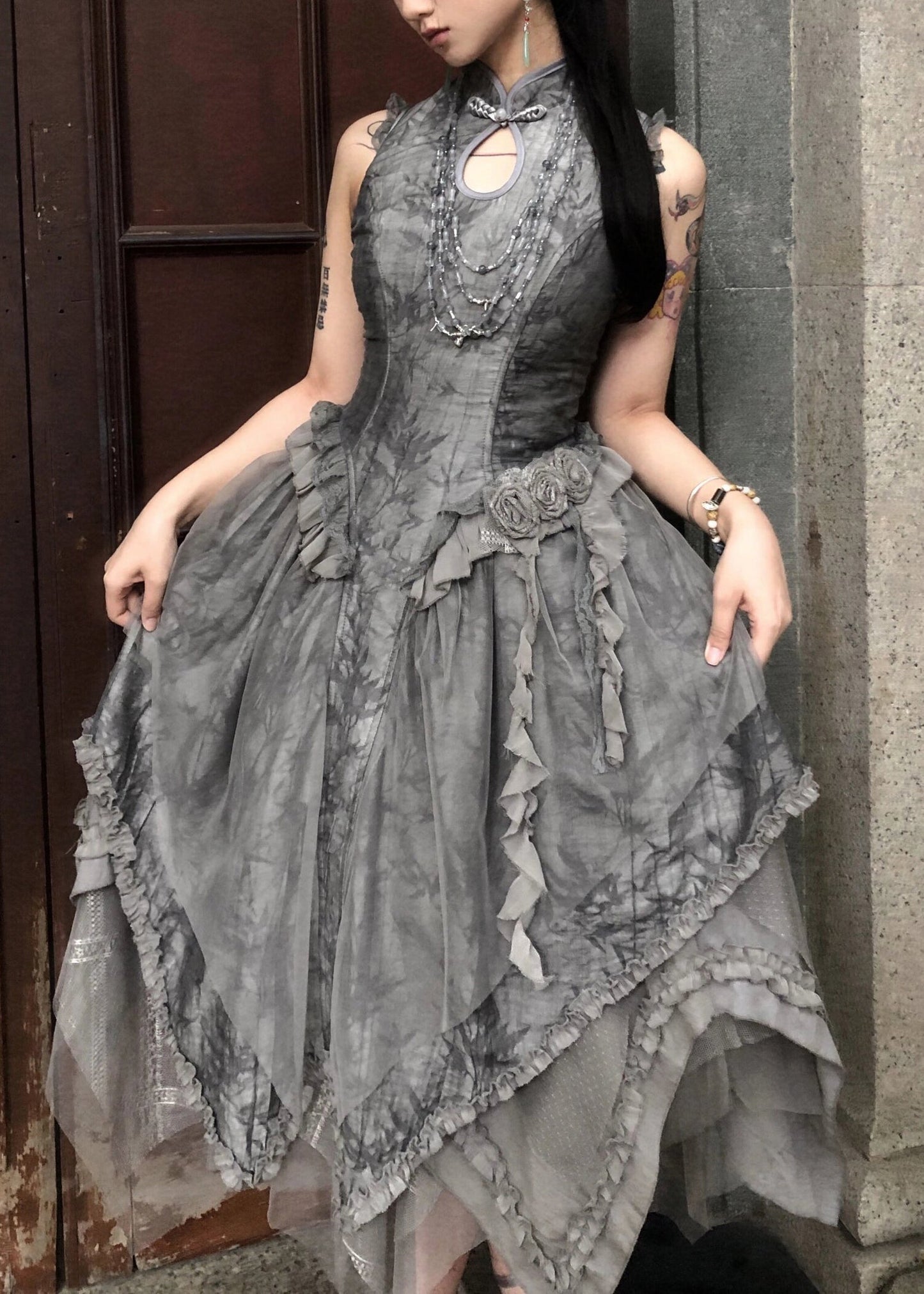 Beautifully Finished Dress in a Timeless Design