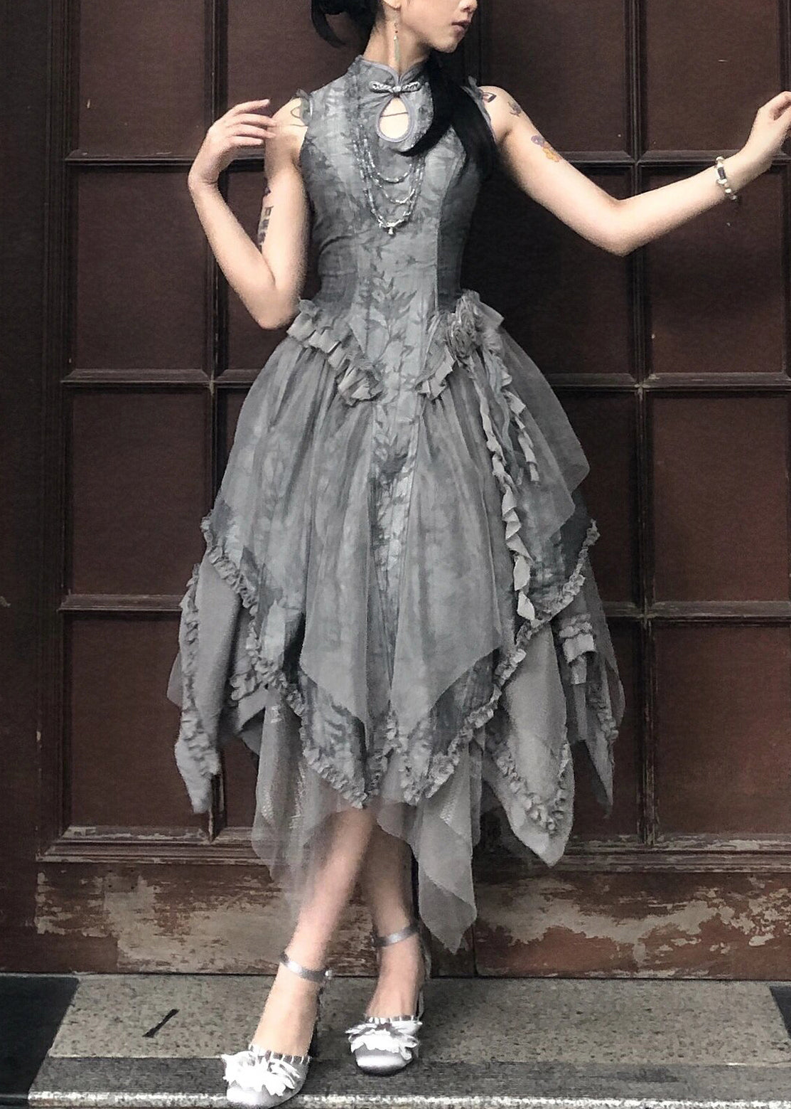Beautifully Finished Dress in a Timeless Design