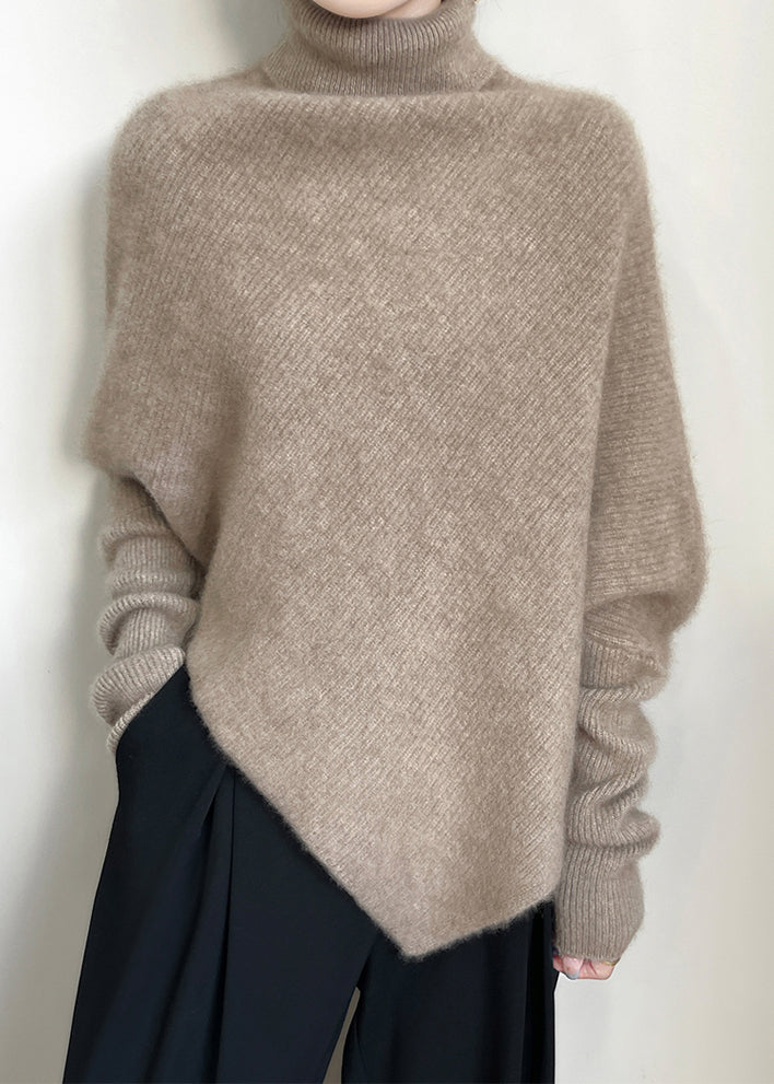 Well Tailored Sweater with a Graceful Silhouette