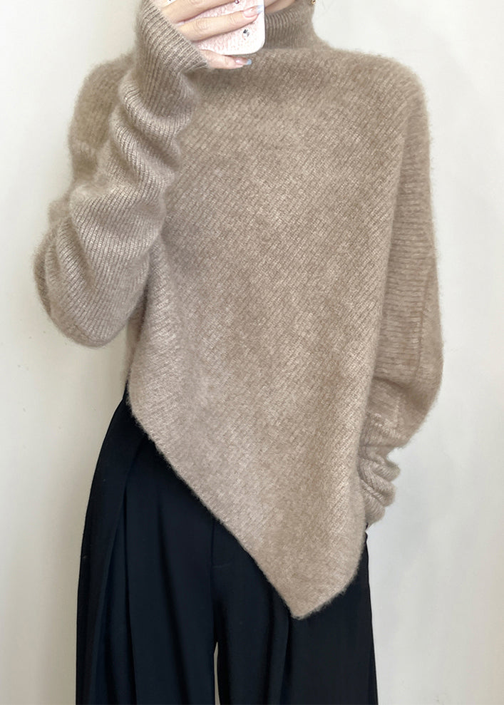 Well Tailored Sweater with a Graceful Silhouette