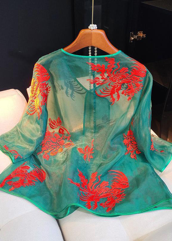 Classic Vintage Blouse with a Flattering Fit