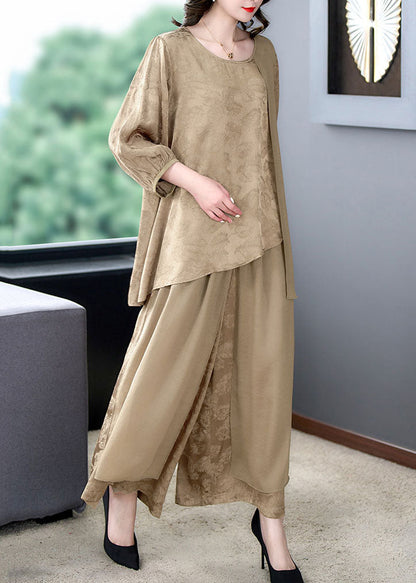 Effortlessly Elegant Garment with a Timeless Design