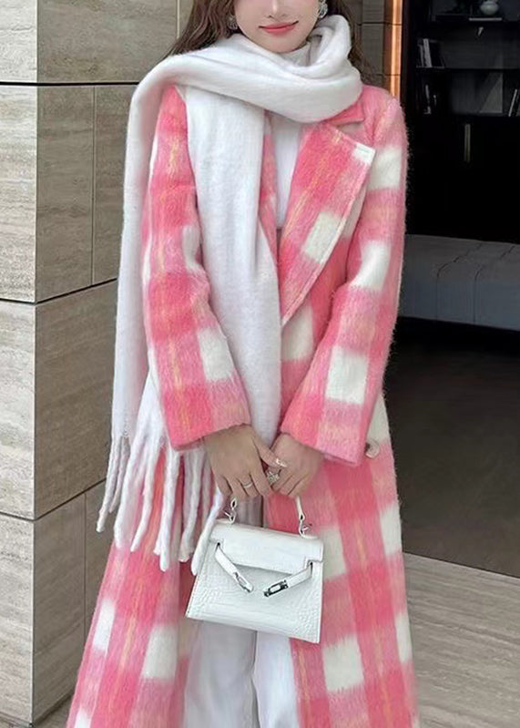 Well Tailored Coat with a Graceful Silhouette