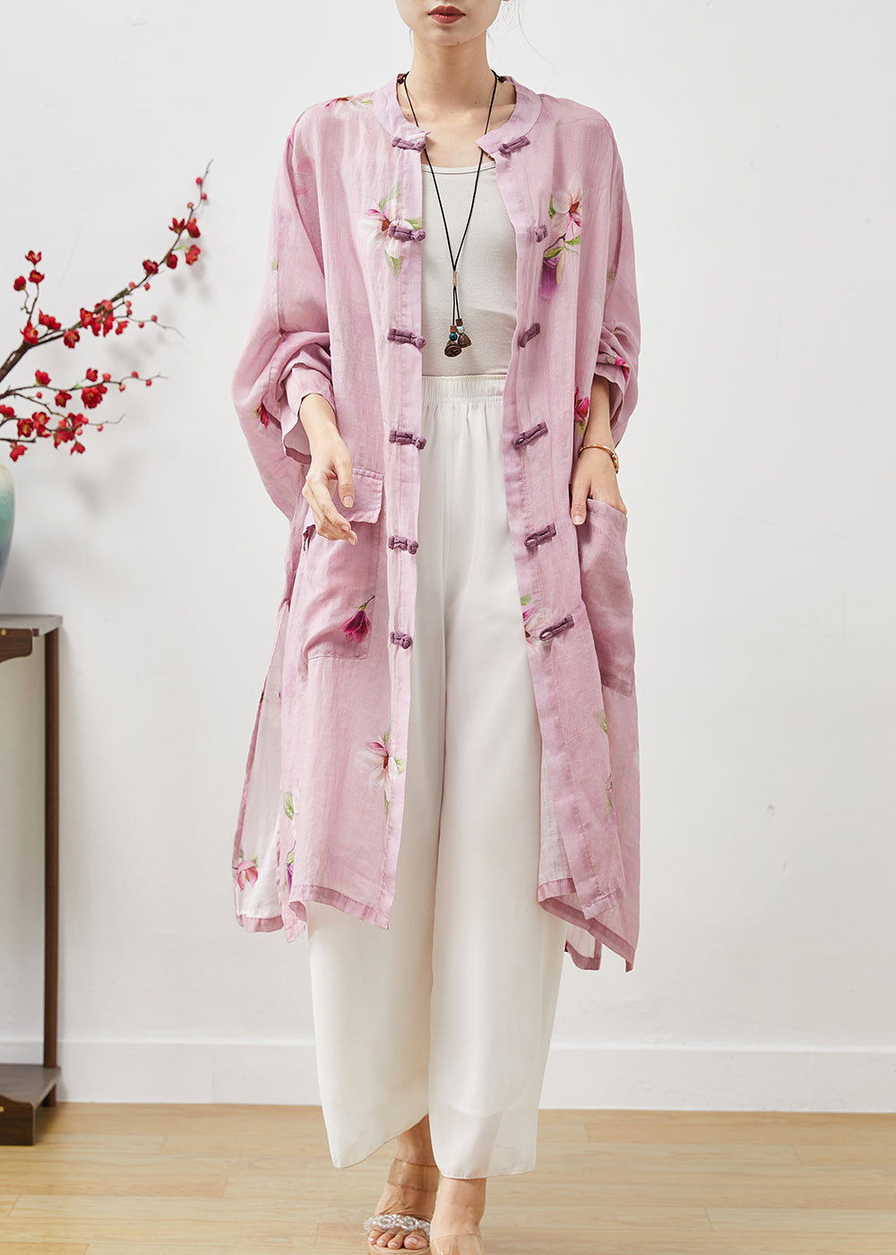 Beautifully Finished Dress in a Timeless Design