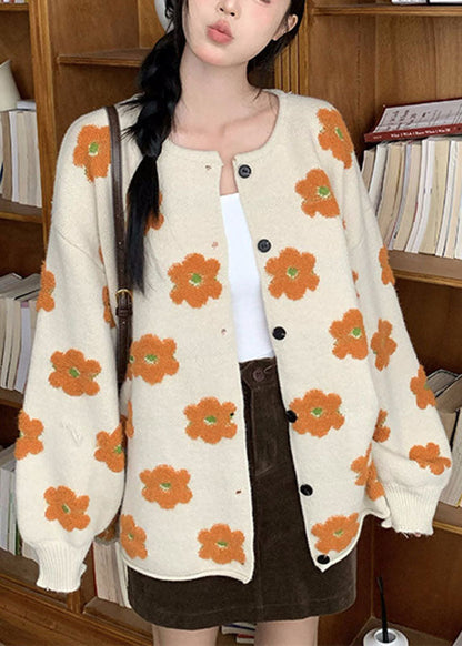 Well Tailored Sweater with a Graceful Silhouette