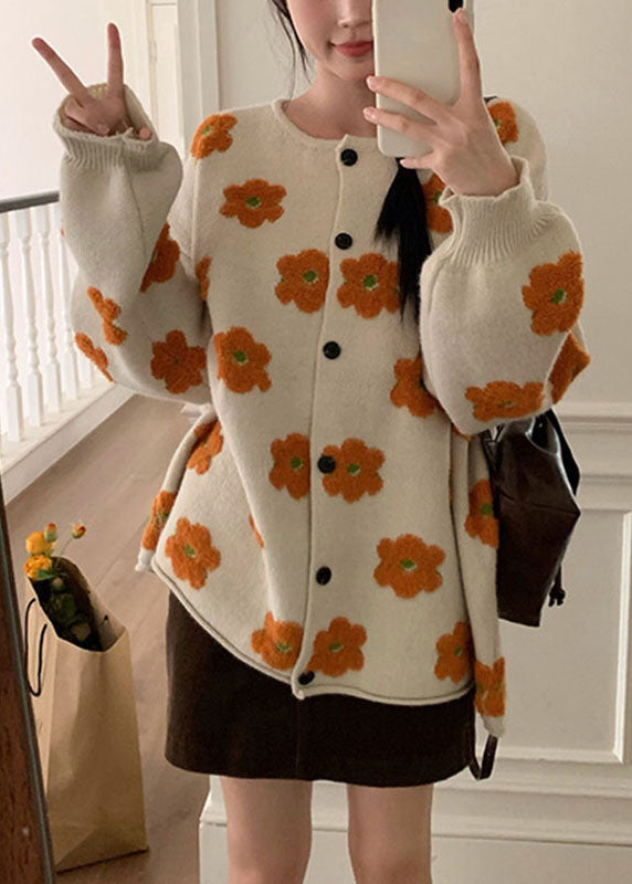 Well Tailored Sweater with a Graceful Silhouette