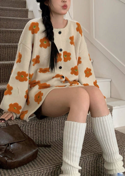 Well Tailored Sweater with a Graceful Silhouette
