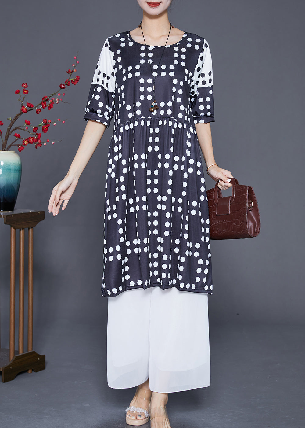 Effortlessly Elegant Dress with a Timeless Design