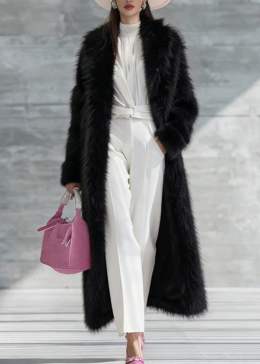 Well Tailored Coat with a Graceful Silhouette