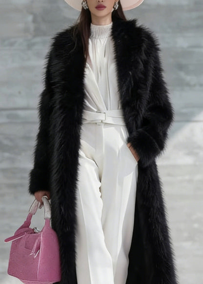 Well Tailored Coat with a Graceful Silhouette