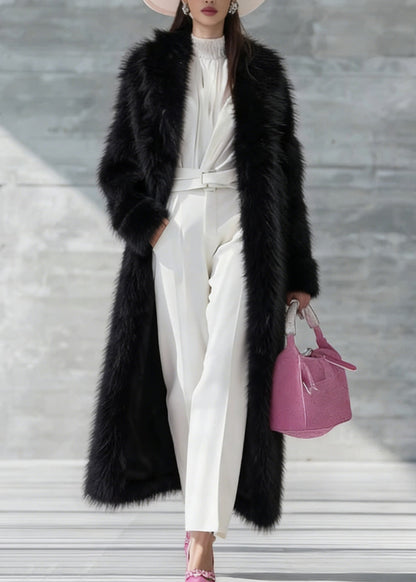 Well Tailored Coat with a Graceful Silhouette