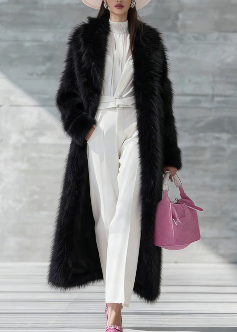 Well Tailored Coat with a Graceful Silhouette