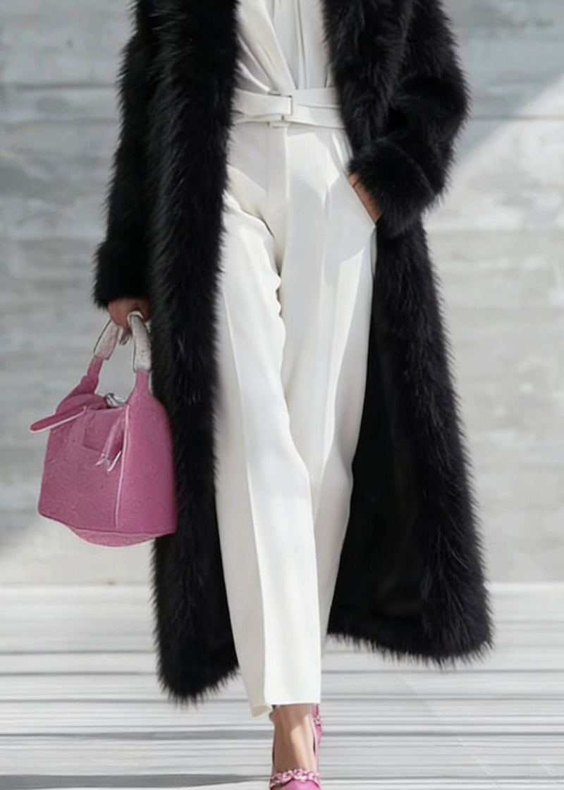 Well Tailored Coat with a Graceful Silhouette