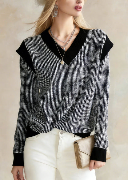 Effortlessly Elegant Sweater with a Timeless Design