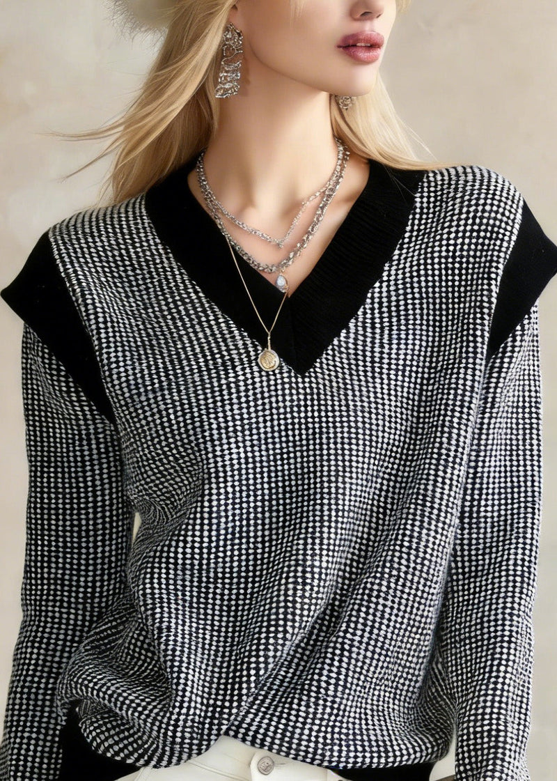 Effortlessly Elegant Sweater with a Timeless Design