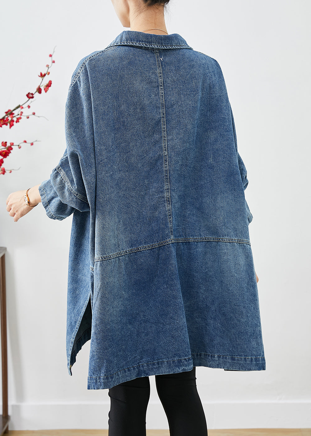 Well Tailored Coat with a Graceful Silhouette