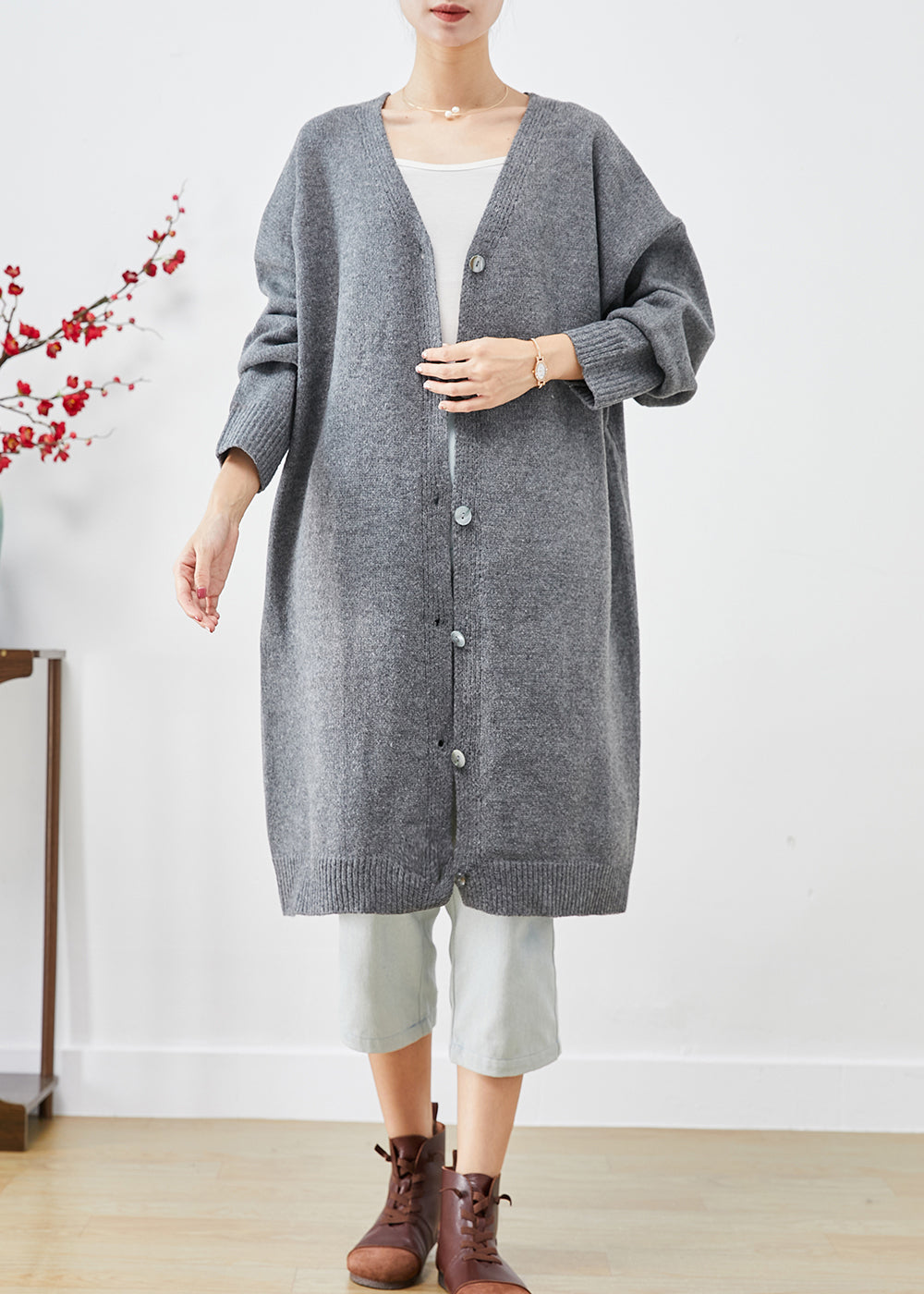 Effortlessly Elegant Cardigan with a Timeless Design