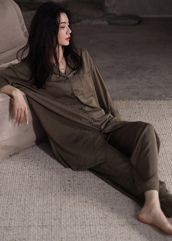 Effortlessly Elegant Garment with a Timeless Design
