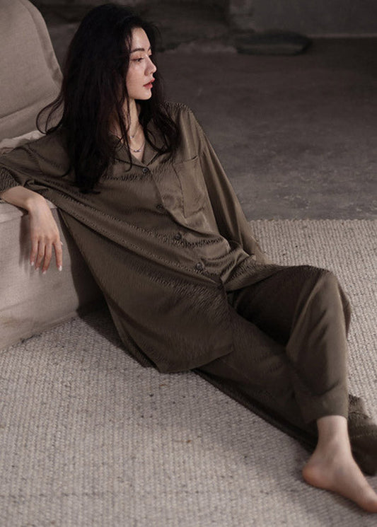 Effortlessly Elegant Garment with a Timeless Design