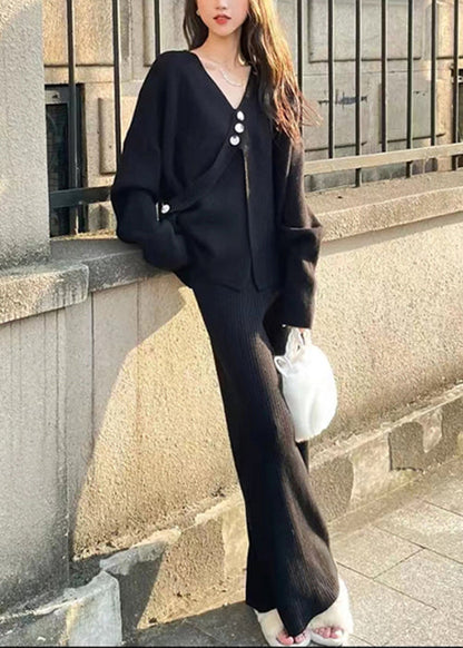 Well Tailored Pants with a Graceful Silhouette