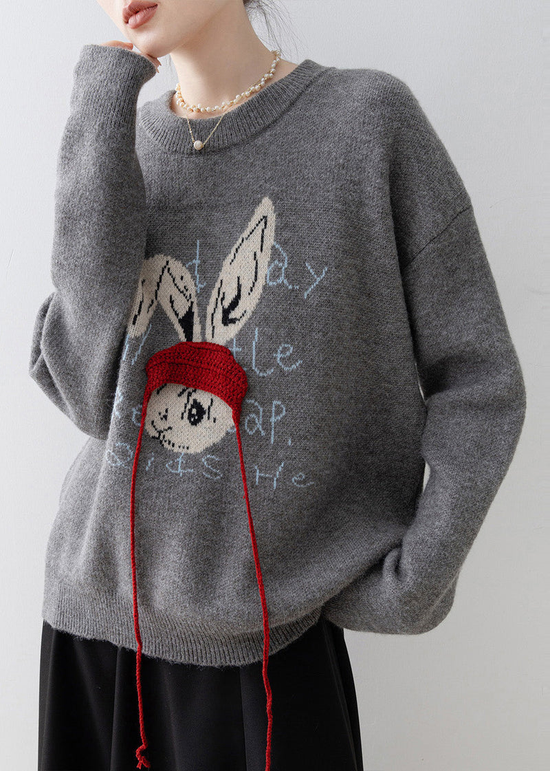 Classic Vintage Pullover with a Flattering Fit