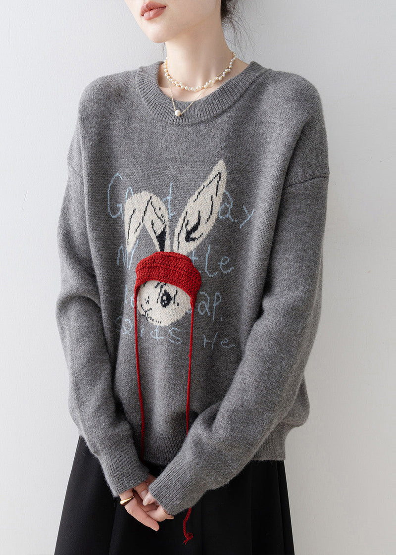 Classic Vintage Pullover with a Flattering Fit