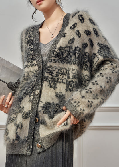 Well Tailored Cardigan with a Graceful Silhouette