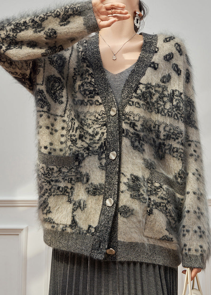 Well Tailored Cardigan with a Graceful Silhouette