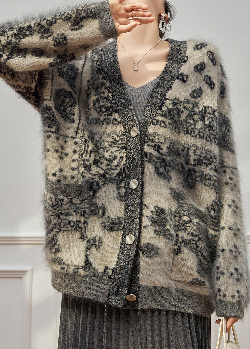 Effortlessly Elegant Cardigan with a Timeless Design