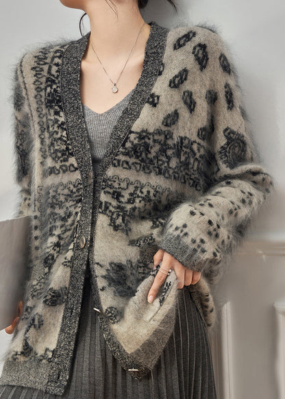 Effortlessly Elegant Cardigan with a Timeless Design