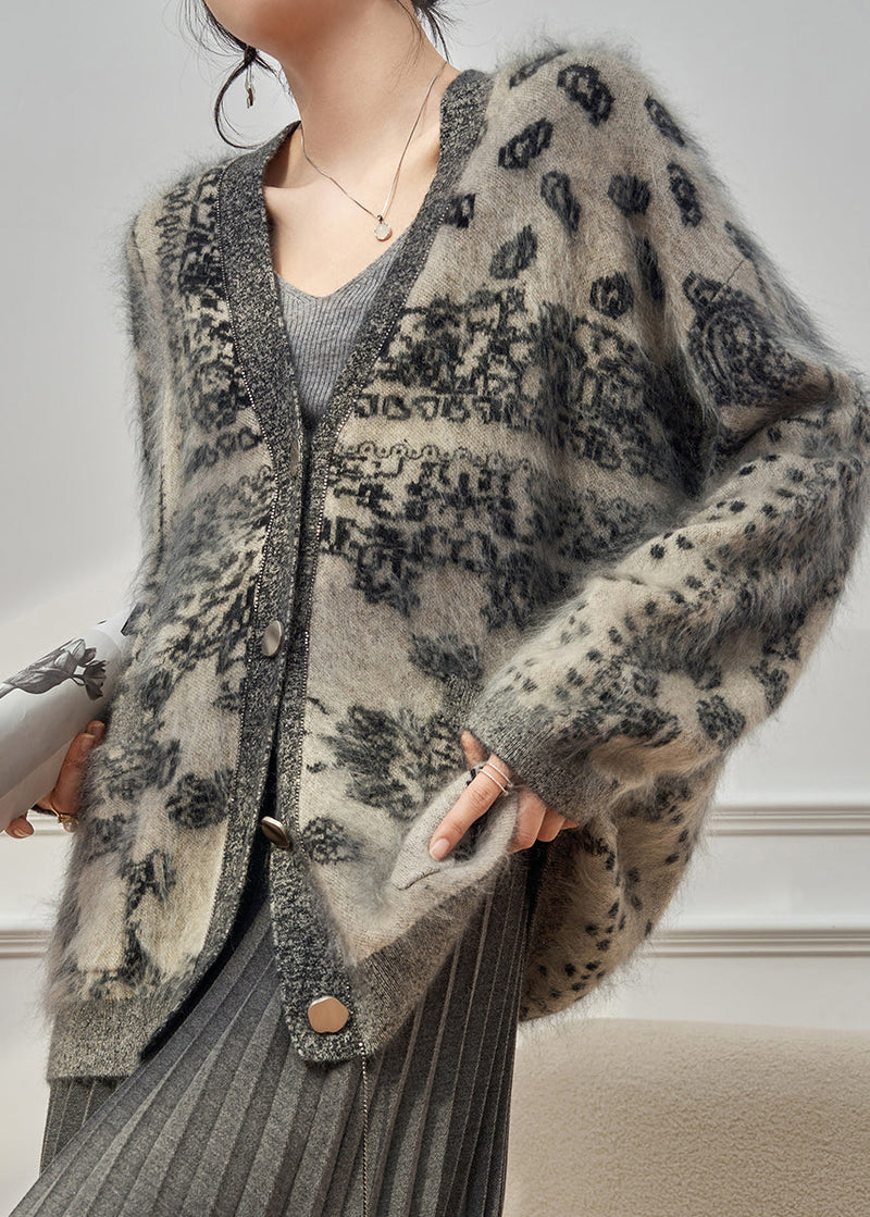 Well Tailored Cardigan with a Graceful Silhouette