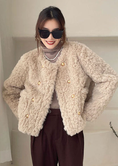 Well Tailored Coat with a Graceful Silhouette