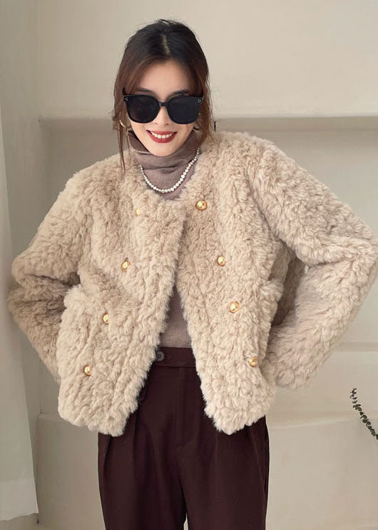 Well Tailored Coat with a Graceful Silhouette