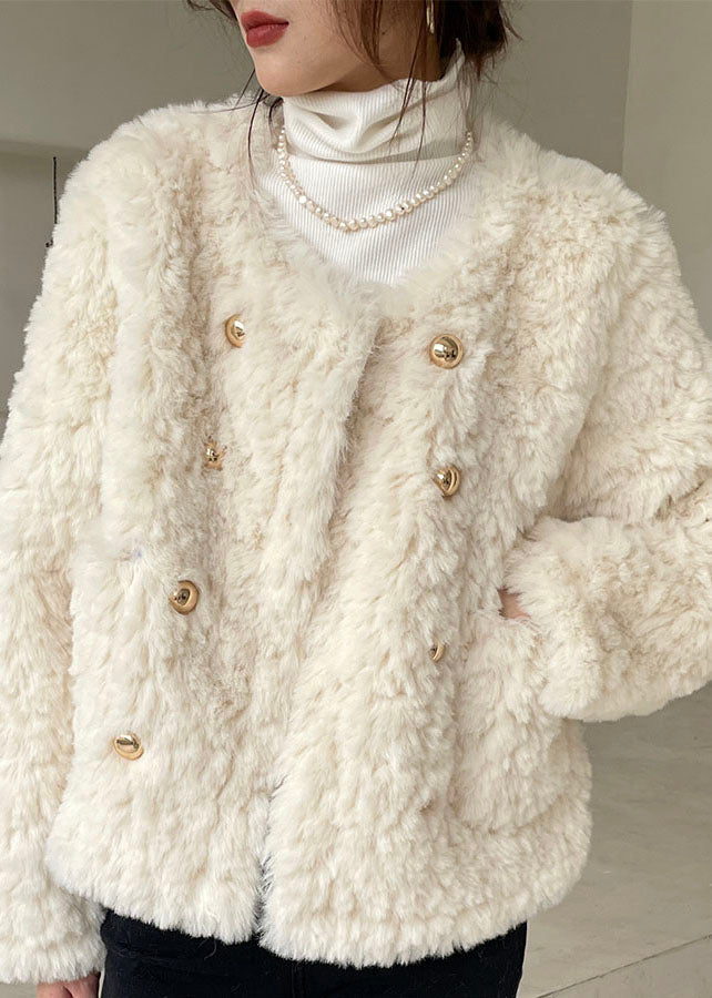Well Tailored Coat with a Graceful Silhouette