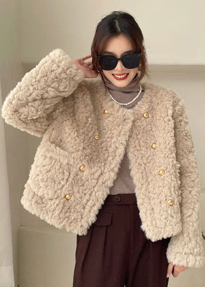 Well Tailored Coat with a Graceful Silhouette