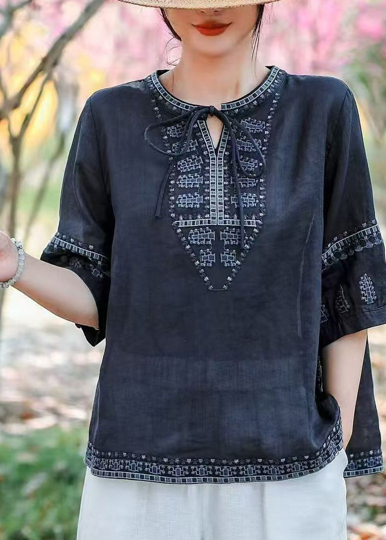 Beautifully Crafted Blouse in a Classic Style