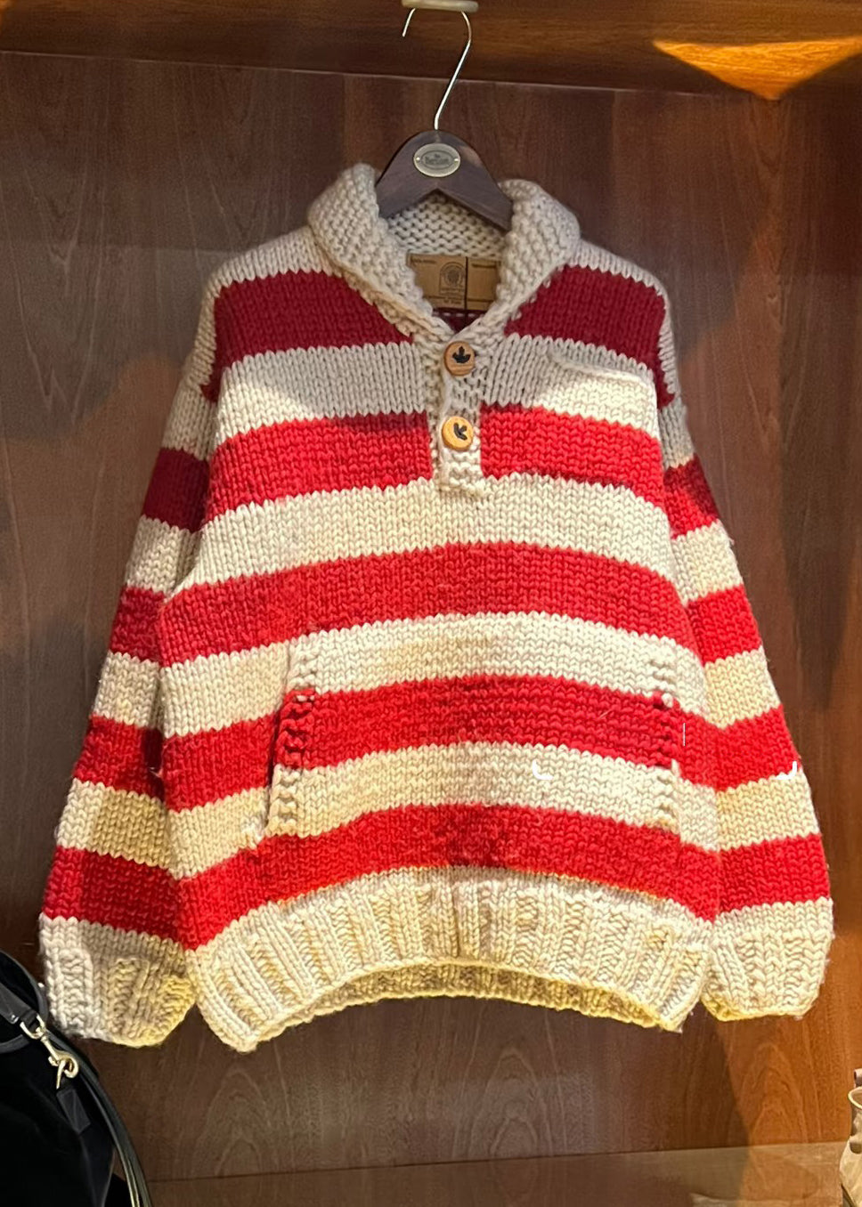 Well Tailored Sweater with a Graceful Silhouette