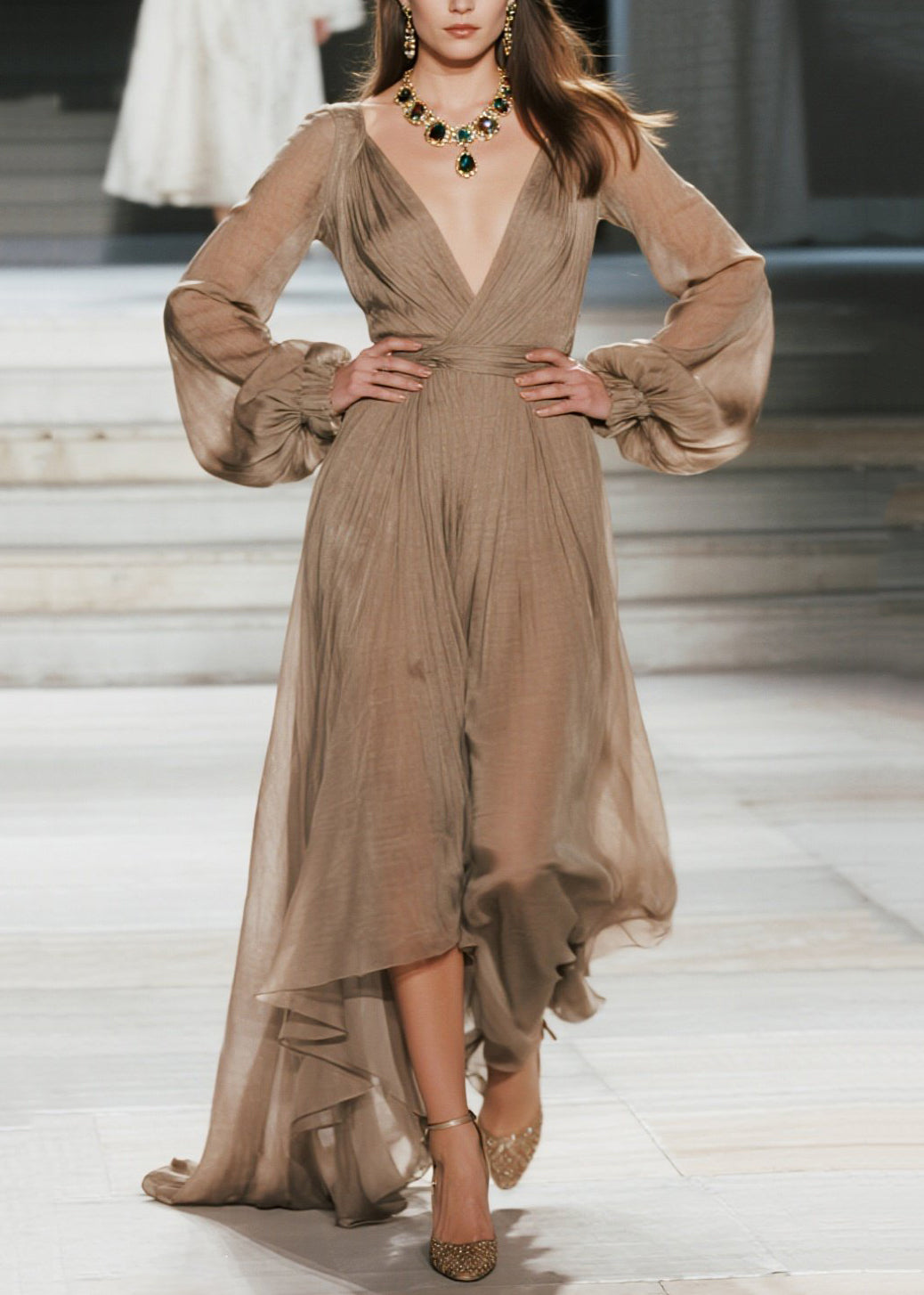 Effortlessly Elegant Dress with a Timeless Design