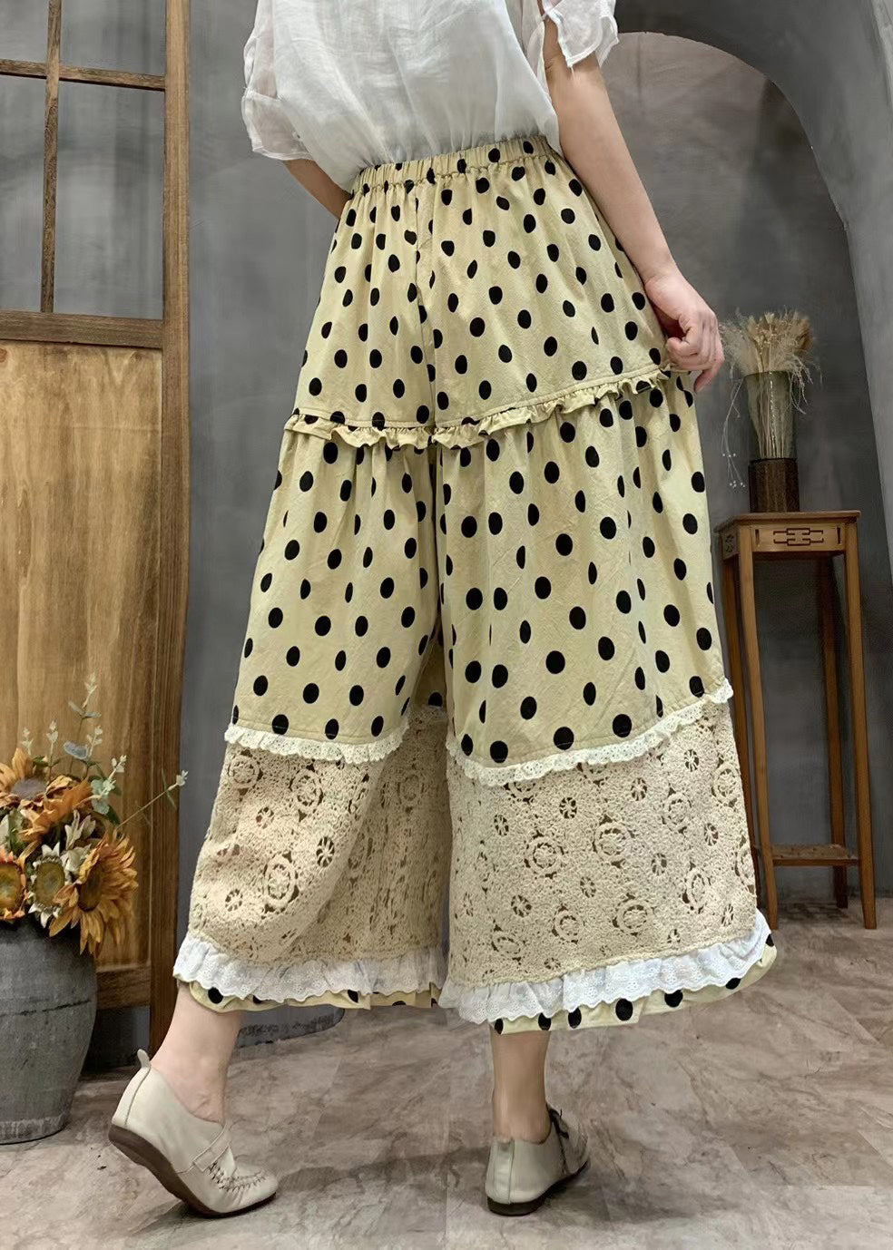 Well Tailored Pants with a Graceful Silhouette