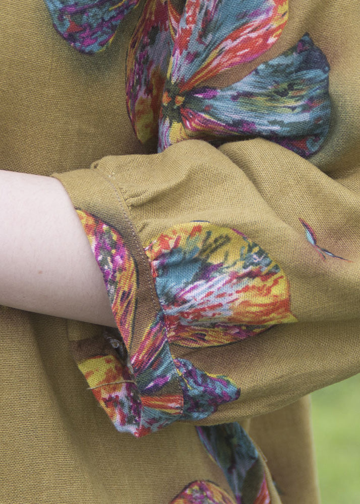 Effortlessly Elegant Top with a Timeless Design